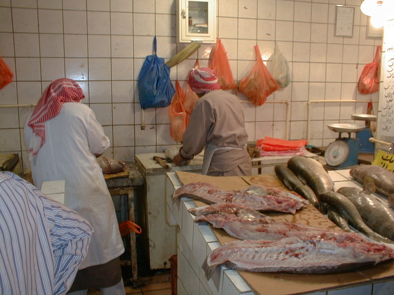 Cleaning fish